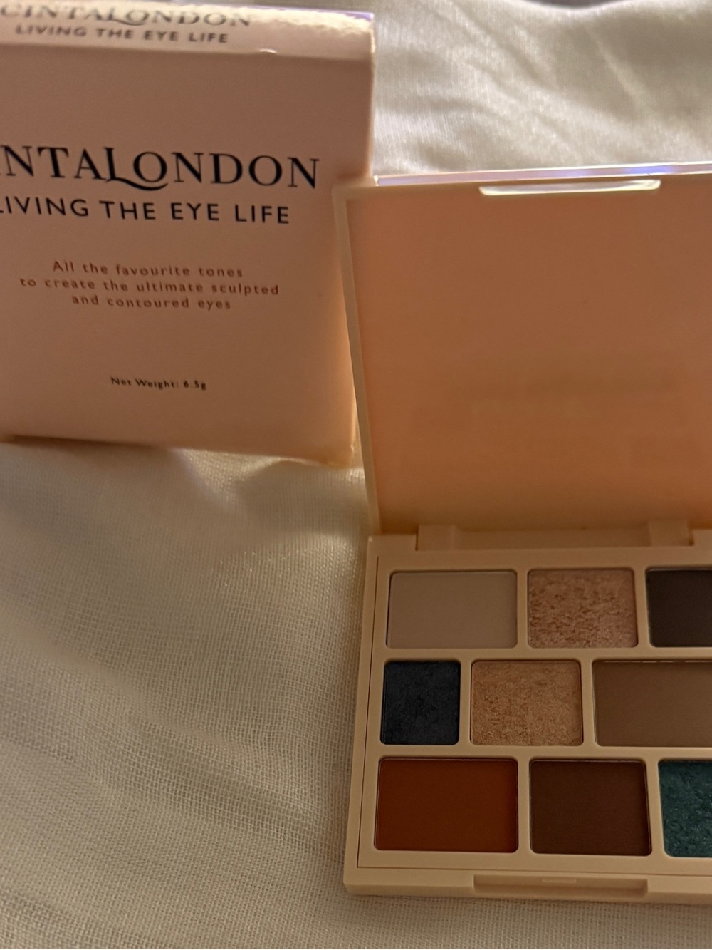 NIB Cinta London Living The Eye Life Palette Neutrals & Shimmers NEW